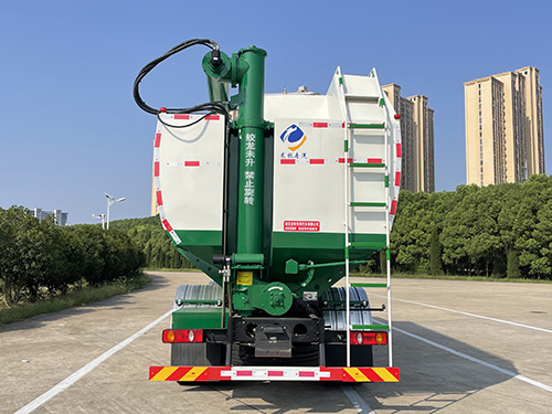 龙牧双星牌LMX5250ZSLDFV6散装饲料运输车公告图片