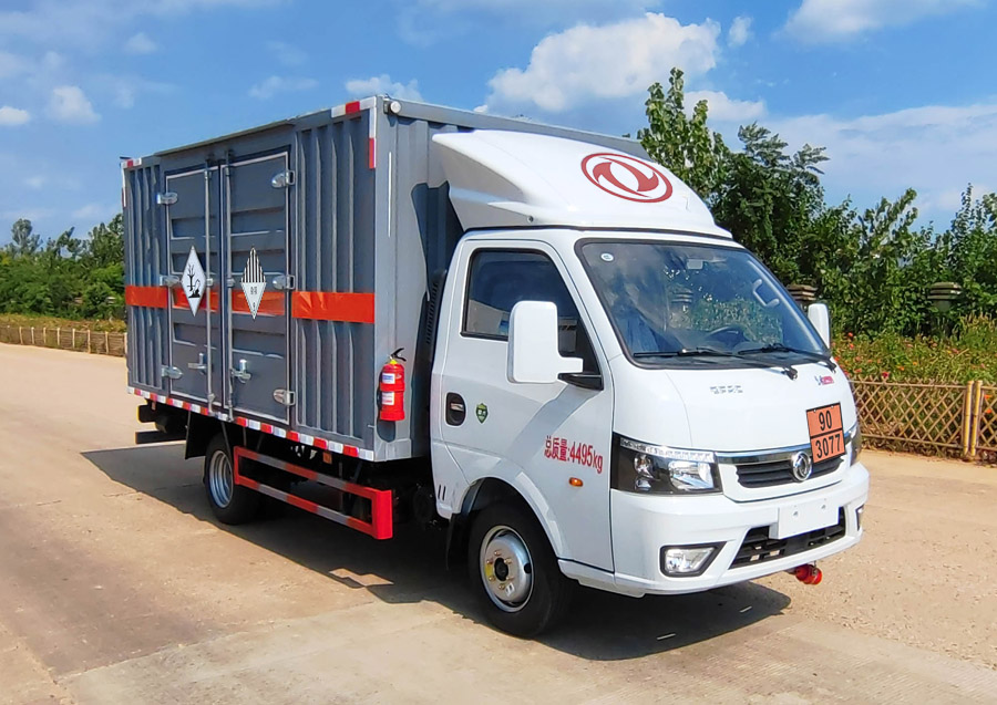 大力牌DLQ5047XZWEQ6杂项危险物品厢式运输车