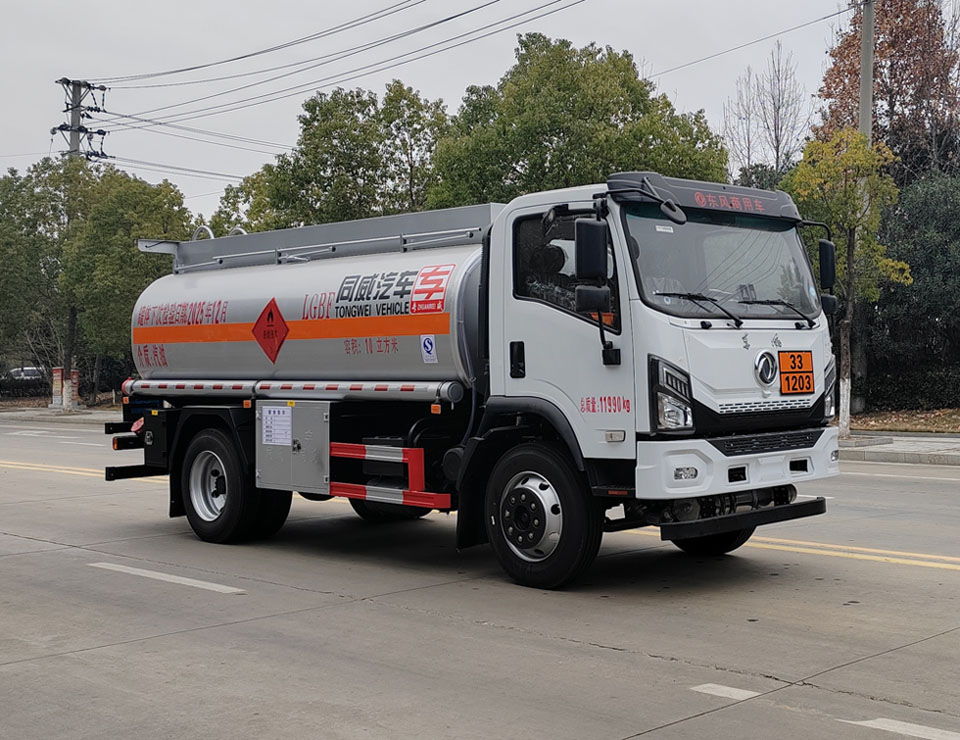 专威牌HTW5128GJYEZ6Q加油车