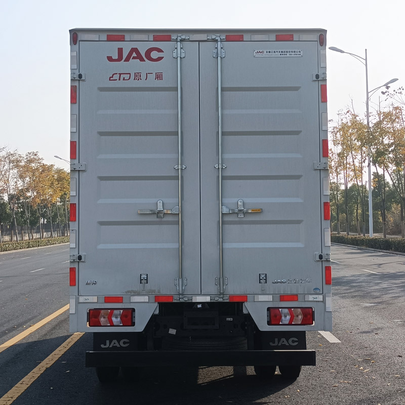 江淮牌HFC5045XXYB22K1C7S-2厢式运输车公告图片