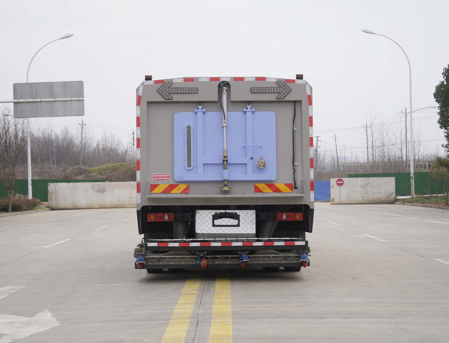纯电动道路污染清除车图片