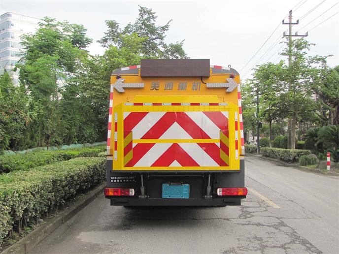 浙专牌LMZ5187TSL扫路车公告图片