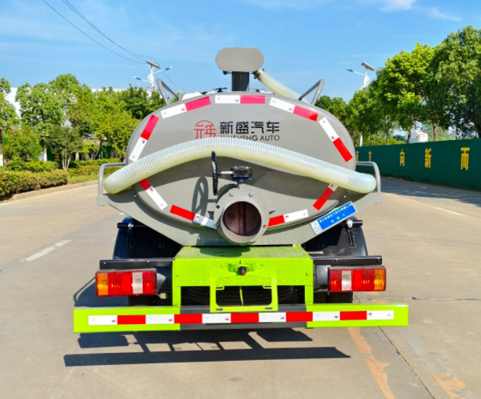 吸粪车图片