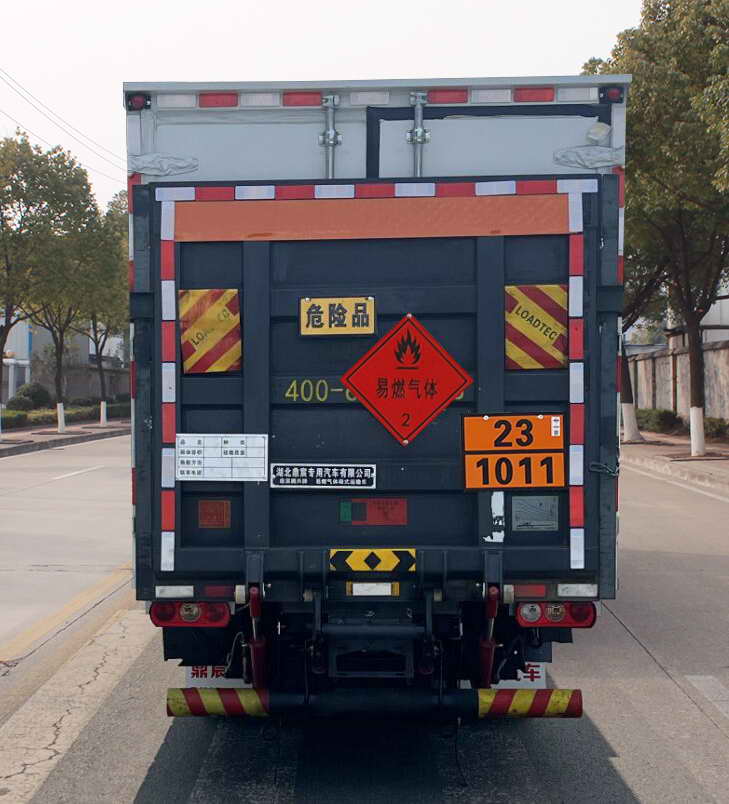 鼎宸腾兴牌DCZ5040XRQSH6易燃气体厢式运输车公告图片