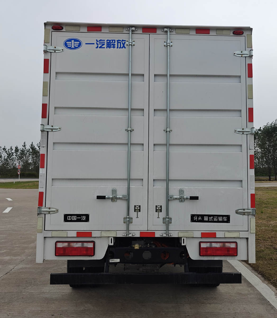 解放牌CA5049XXYP40L3BEVA85纯电动厢式运输车公告图片
