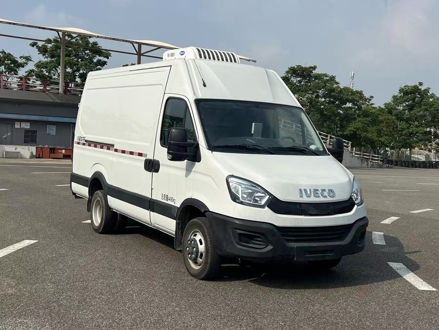 依维柯牌NJ5047XLCEVFE5纯电动冷藏车
