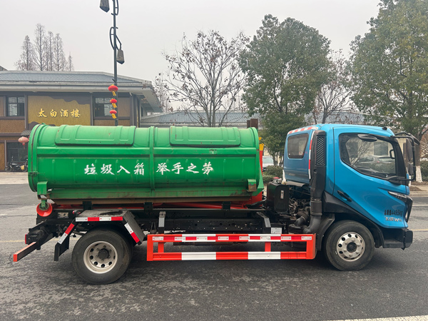 车厢可卸式垃圾车图片