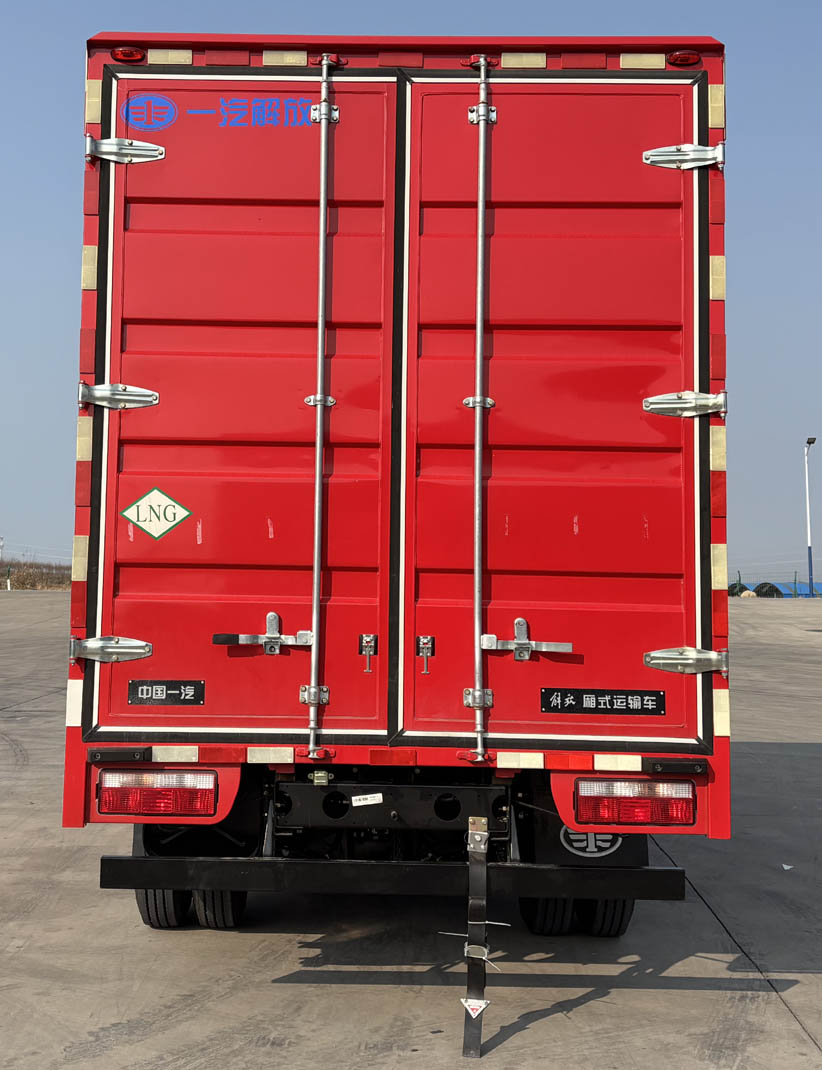 解放牌CA5040XXYP40M02LNE6A84厢式运输车公告图片
