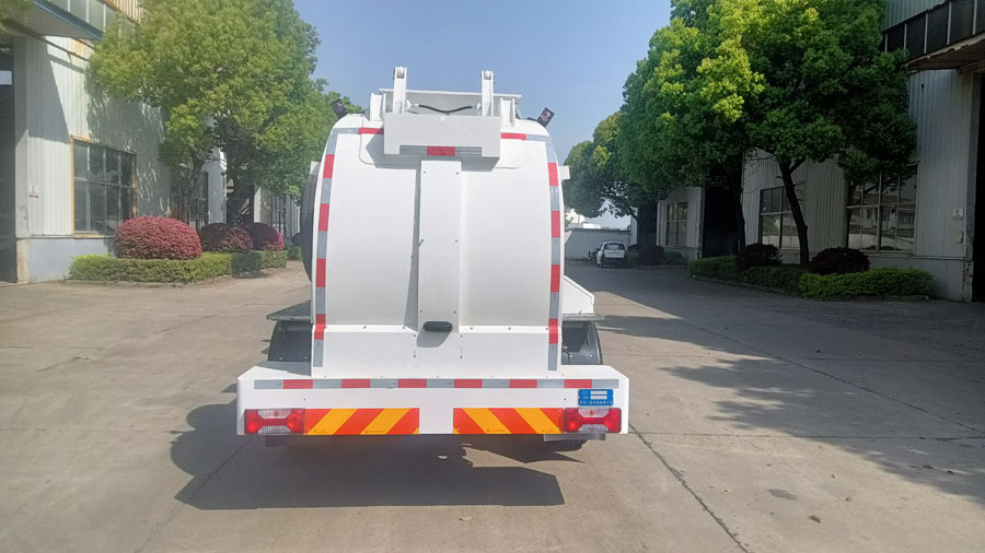 三联牌YSY5120TCABEV纯电动餐厨垃圾车公告图片