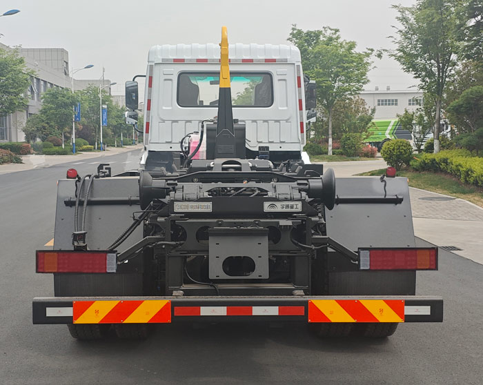 宇通牌YTZ5180ZXXD1BEV纯电动车厢可卸式垃圾车公告图片