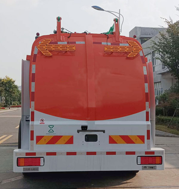 宇通牌YTZ5180TCAD1BEV纯电动餐厨垃圾车公告图片