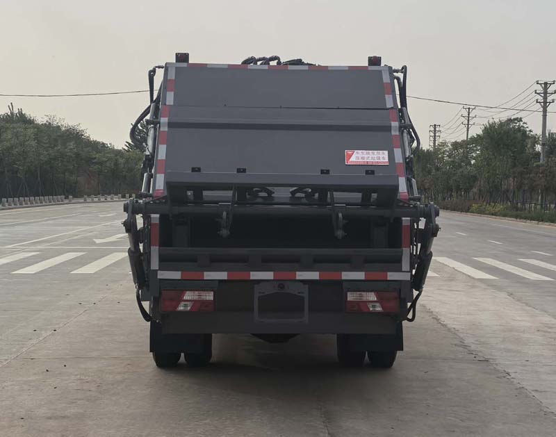 华东牌CSZ5080ZYSJ6压缩式垃圾车公告图片