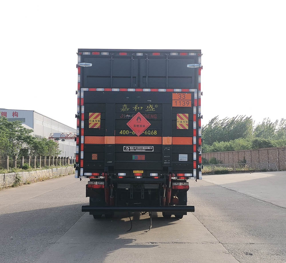 大力牌DLQ5125XRYEQ6易燃液体厢式运输车公告图片