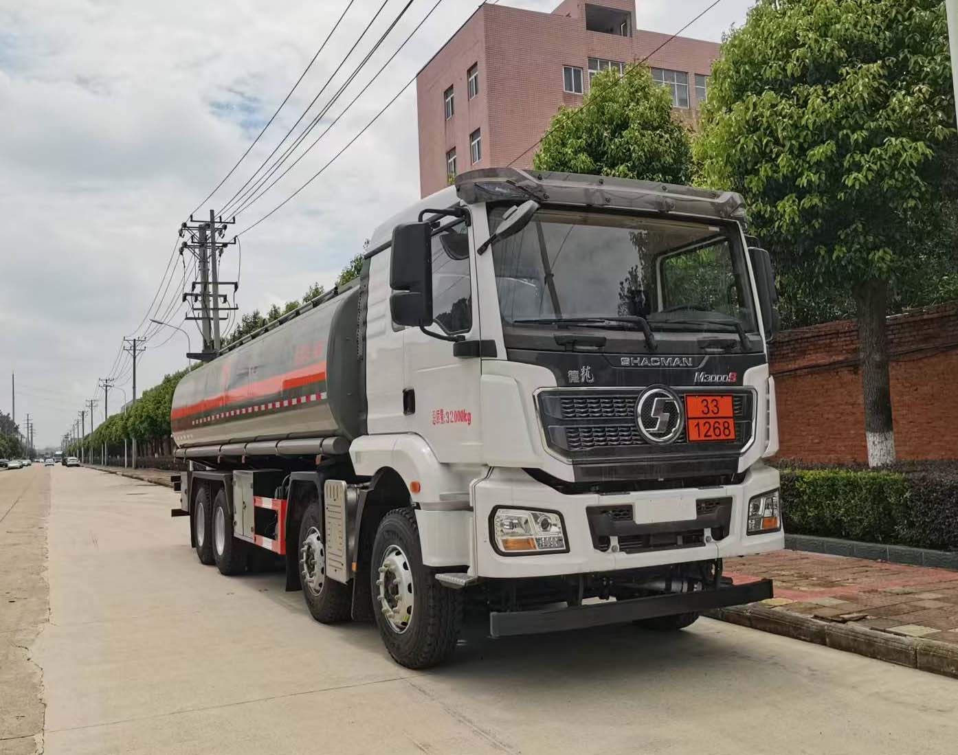 EZW5321GRYSN6型易燃液体罐式运输车图片