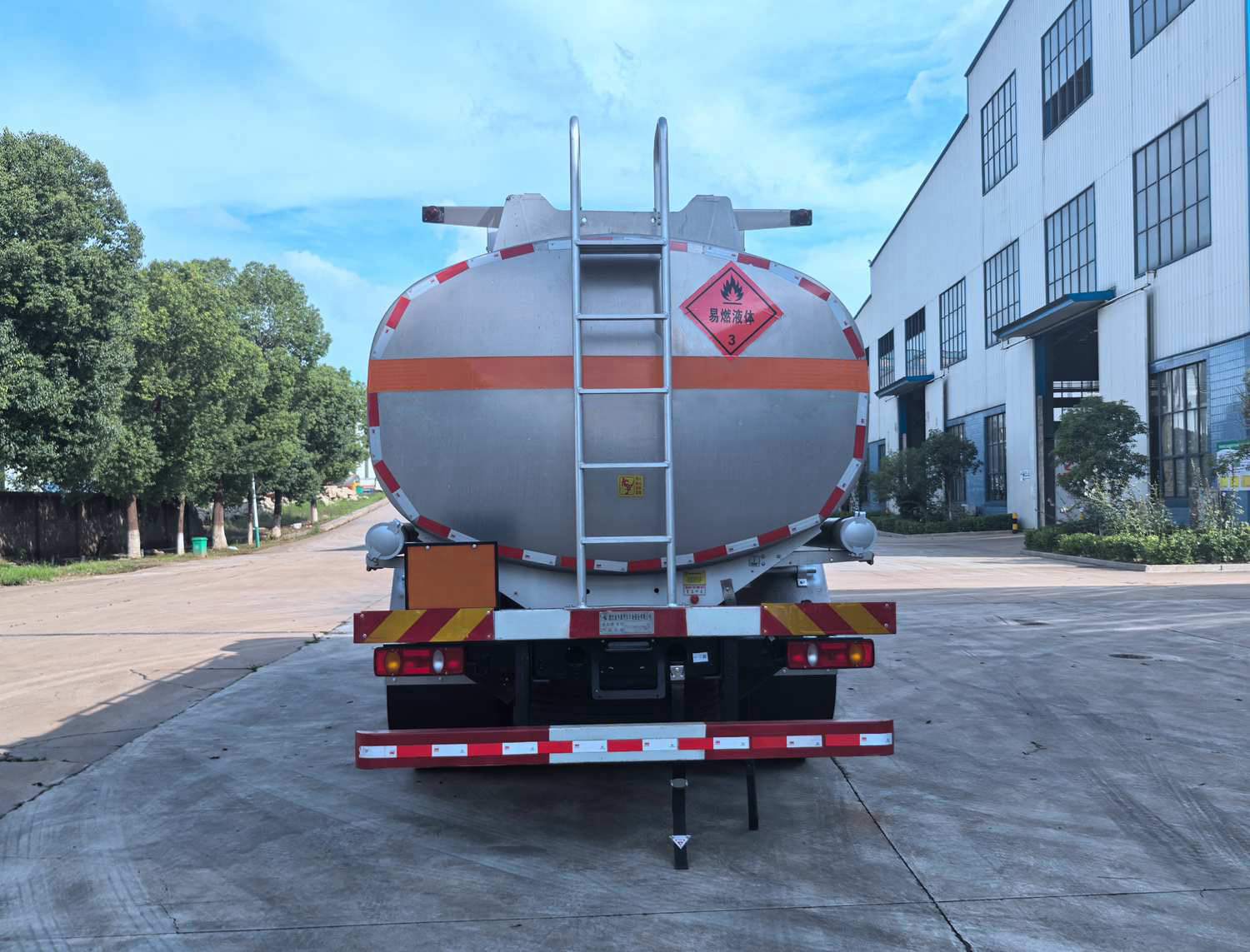齐星牌QXC5182GYYX6运油车公告图片