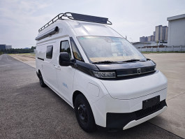 纯电动旅居车