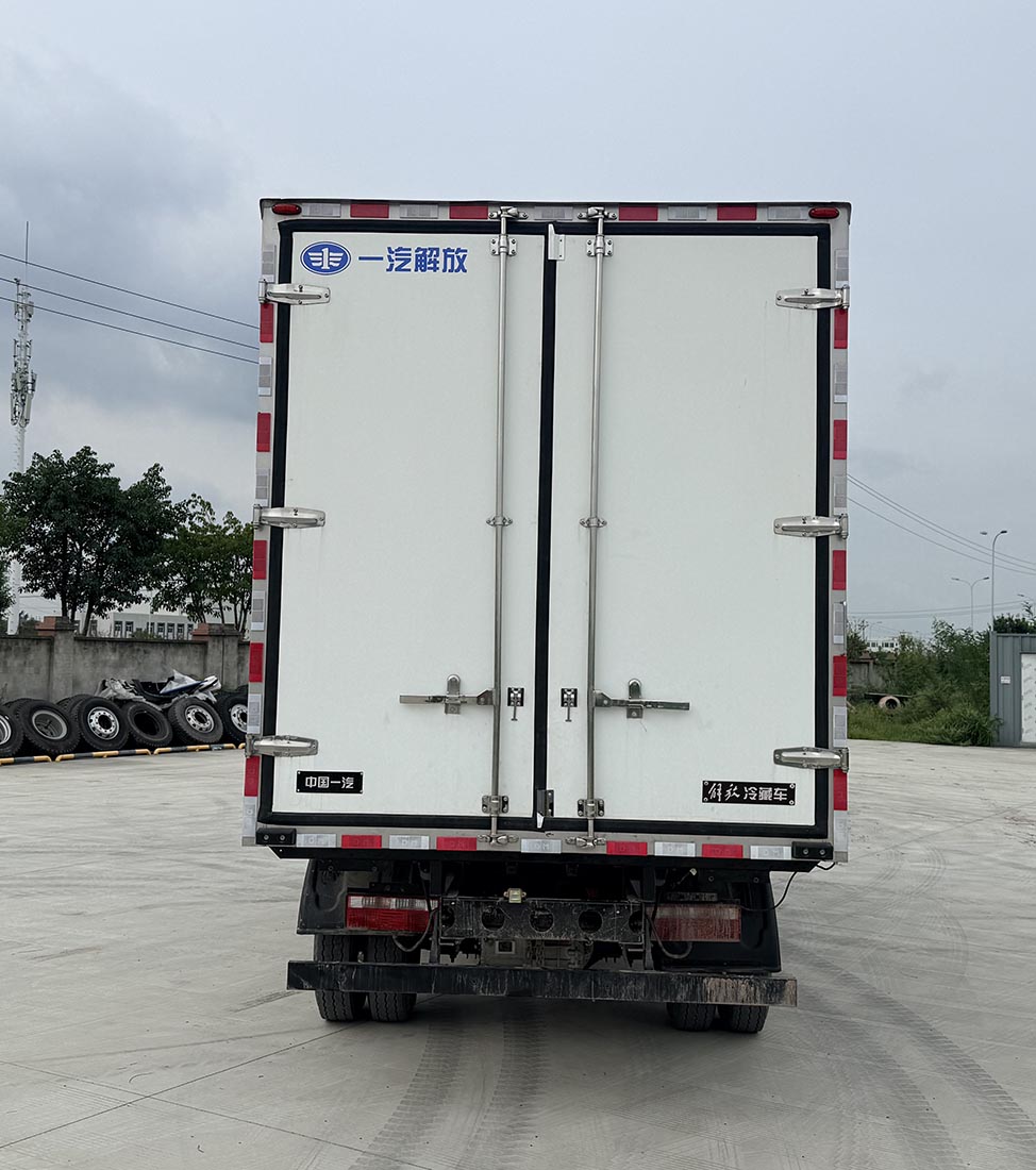 解放牌CA5040XLCP40L4BEVA84纯电动冷藏车公告图片