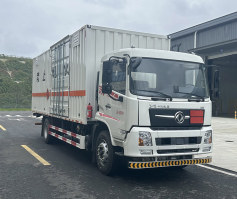 圣洲牌LVZ5183XRYDFV6易燃液体厢式运输车