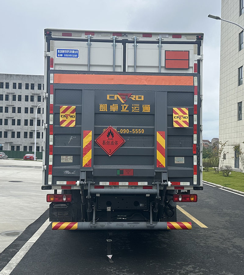 圣洲牌LVZ5183XRYDFV6易燃液体厢式运输车公告图片