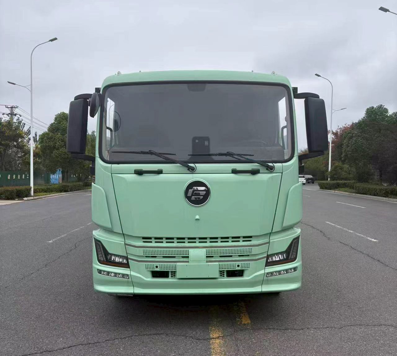 丰霸牌STD5180TDYLPBEV纯电动多功能抑尘车公告图片