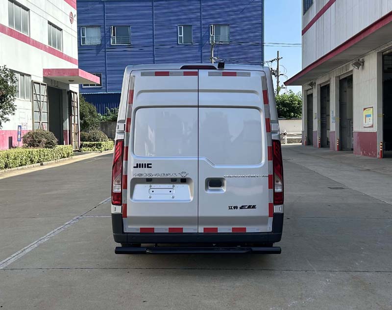 华东牌CSZ5031XYCBEV-AM纯电动运钞车公告图片