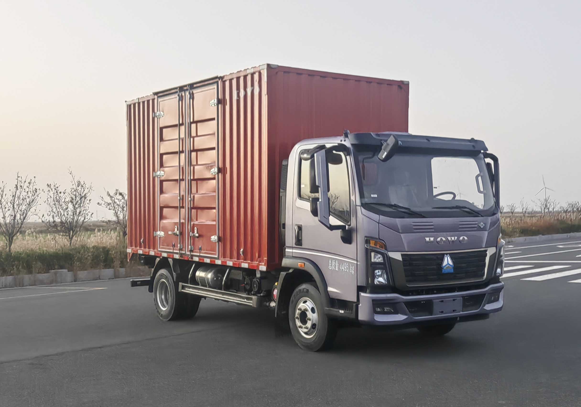 ZZ5047XXYK3615F145LREEV1E 豪沃牌插电式增程混合动力厢式货车图片