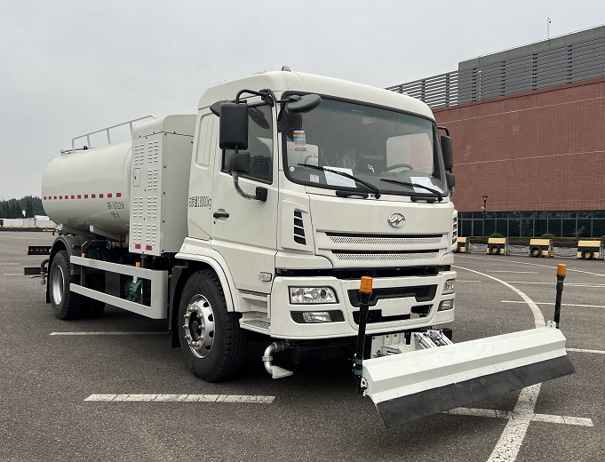 KLQ5180GQXBEV型纯电动清洗车图片