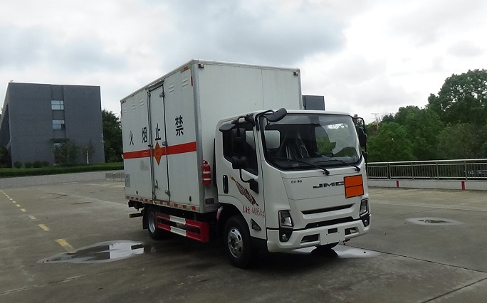程力牌CL5049XQY16BXW爆破器材运输车