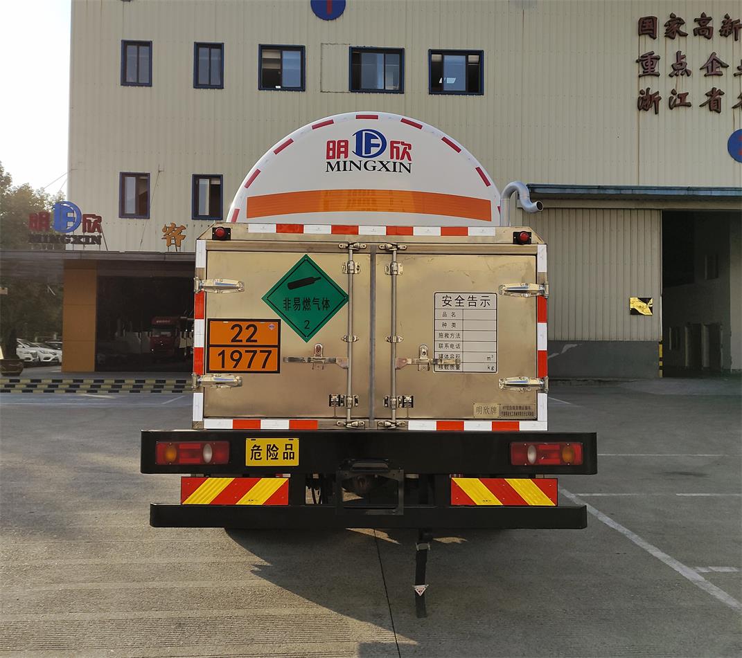 明欣牌NMX5181GATNAT型危险货物运输车公告图片