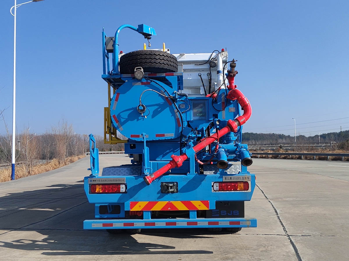 赛瓦牌SEV5420TYL压裂车公告图片