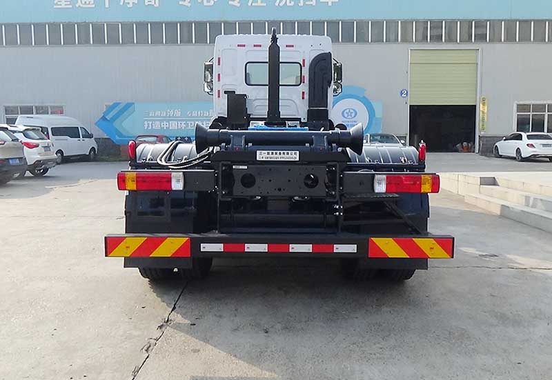 三一牌SYS5250ZXXLQ6车厢可卸式垃圾车公告图片