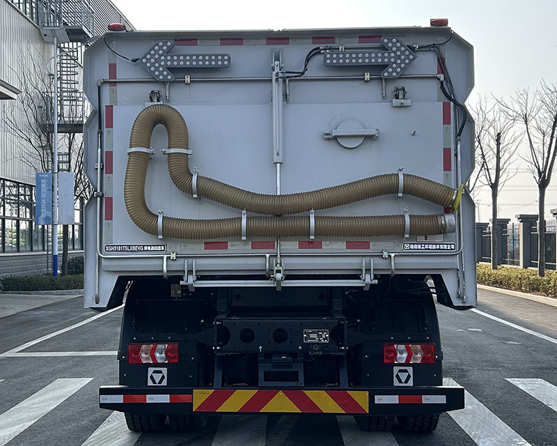 徐工牌XGH5181TSLXBEVG纯电动扫路车公告图片