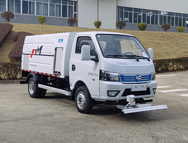 福龙马牌FLM5040TCXDTBEV纯电动路面冲洗车