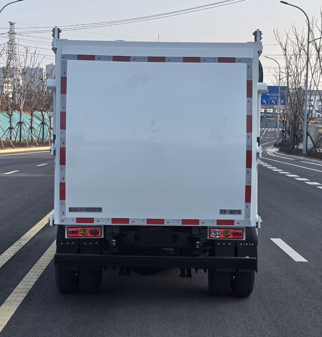 福田牌BJ5040ZZZEV-H1纯电动自装卸式垃圾车公告图片