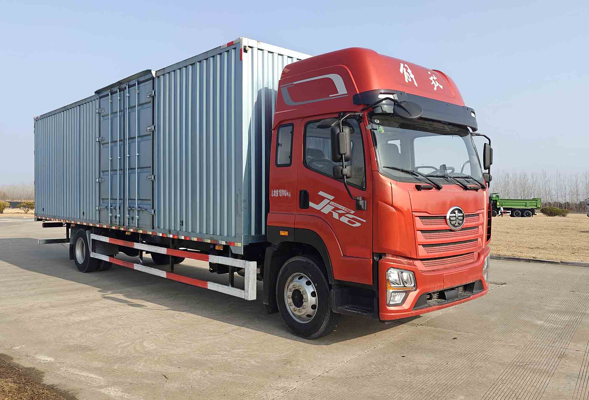 CA5181XXYP28K8L8E6A90 解放牌厢式货车图片