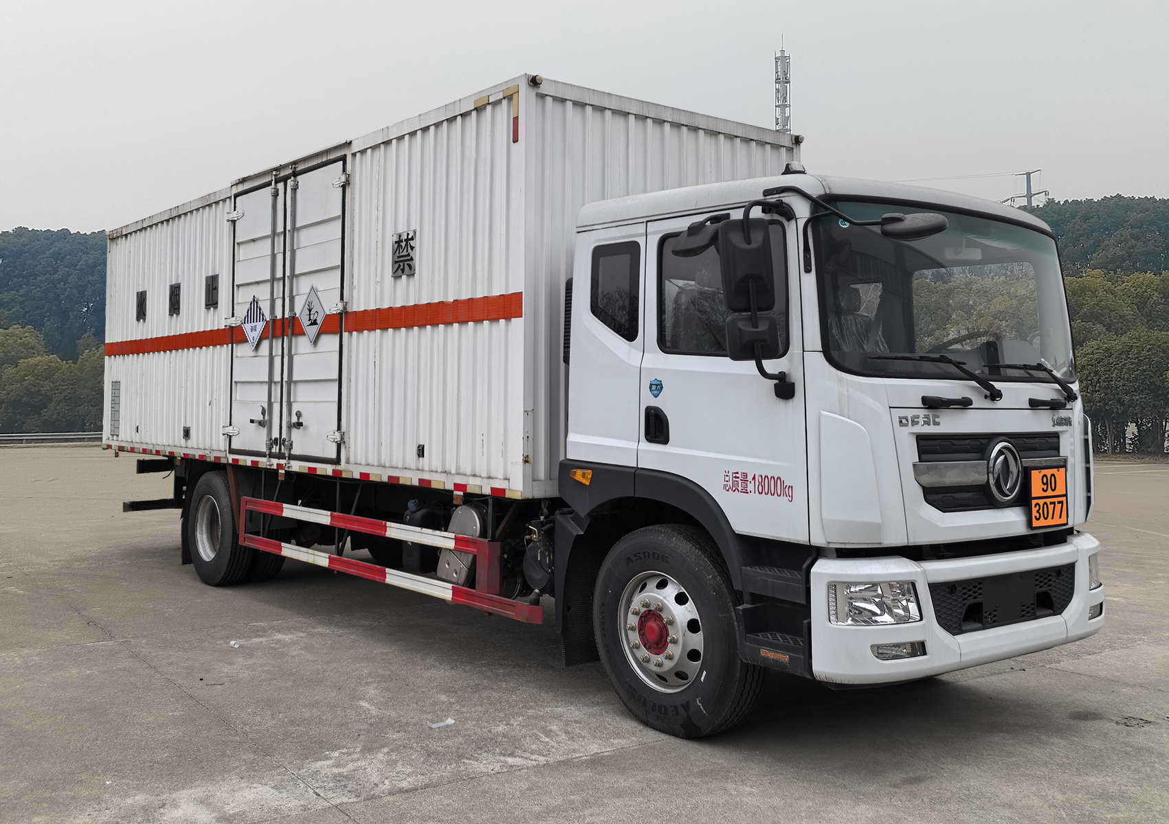 东风牌EQ5185XZWL9CDEACWXP杂项危险物品厢式运输车公告图片