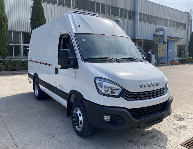 依维柯牌NJ5046XLCF2E冷藏车