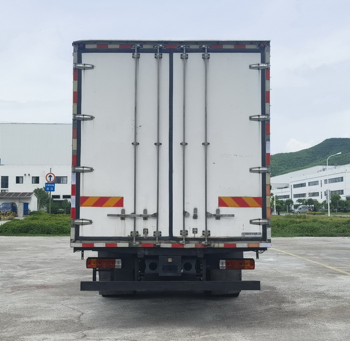 乘龙牌LZ5182XLCH5AC1冷藏车公告图片