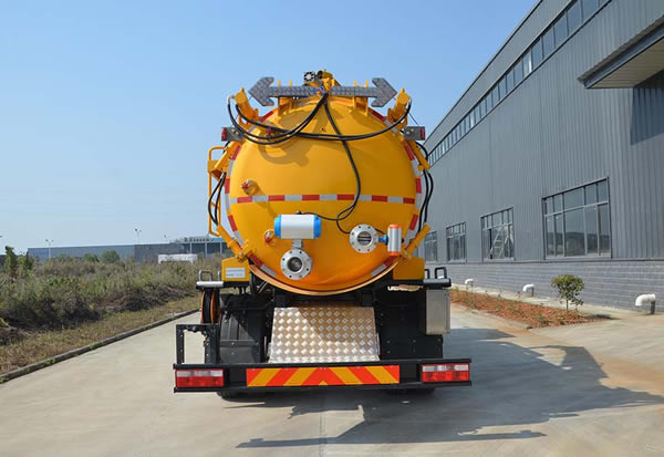 楷迩牌CEH5182GXW吸污车