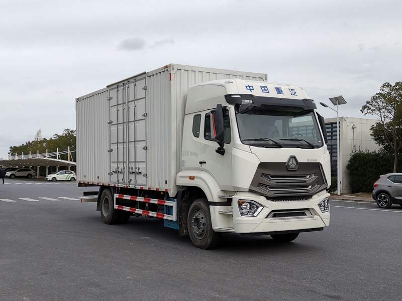 豪沃牌ZZ5167XXYK511JF1B厢式运输车