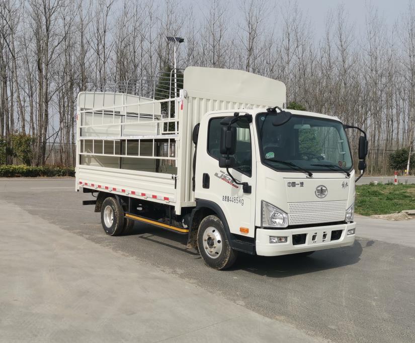 解放牌CA5040CCYP40K61L2E6A85仓栅式运输车公告图片