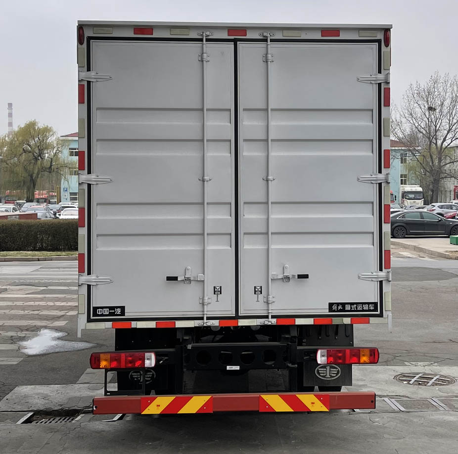 解放牌CA5181XXYP40K62L3E6A85廂式運(yùn)輸車公告圖片
