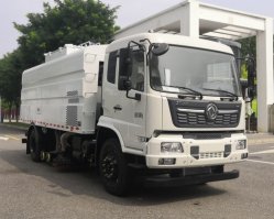 扫路车