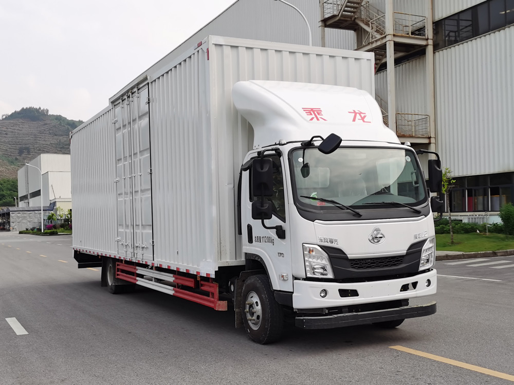 乘龙牌LZ5111XXYL2AC1厢式运输车