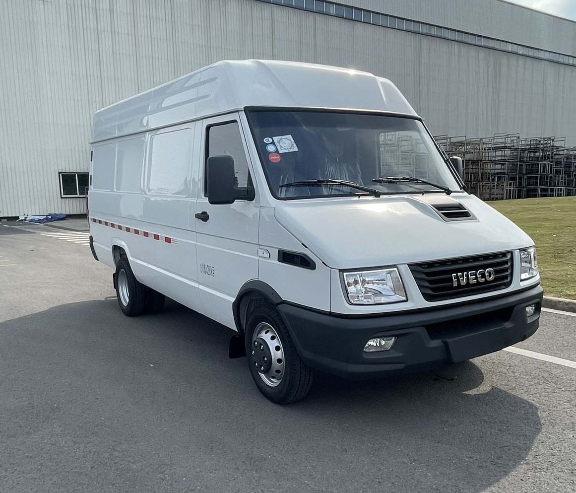 NJ5046XXY4A 依维柯牌厢式运输车图片