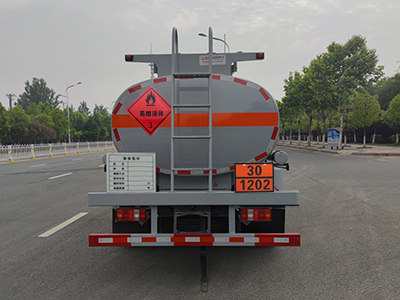 新東日牌YZR5127GJYZ6加油車公告圖片