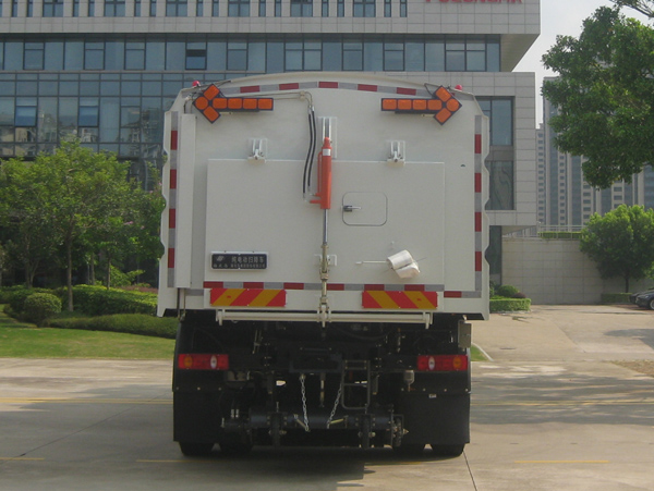 福龍馬牌FLM5181TSLDFBEV純電動(dòng)掃路車(chē)公告圖片
