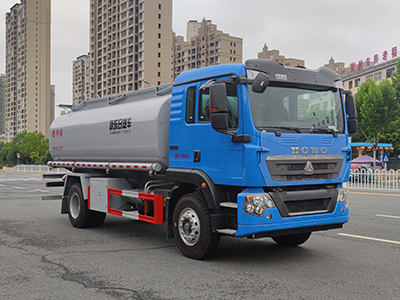 新東日牌YZR5187GPGZ6普通液體運(yùn)輸車(chē)公告圖片