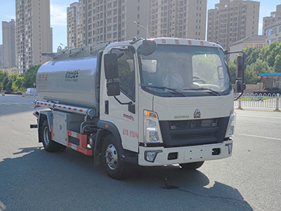 新東日牌YZR5097GPGZ6普通液體運輸車公告圖片