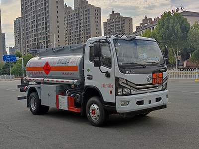 新東日牌YZR5095GYYE6運(yùn)油車(chē)公告圖片